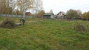 Ровный земельный участок рядом с лесом и рекой фотография